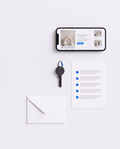 Startplan als PDF neben Template-Dateien auf dem Tisch